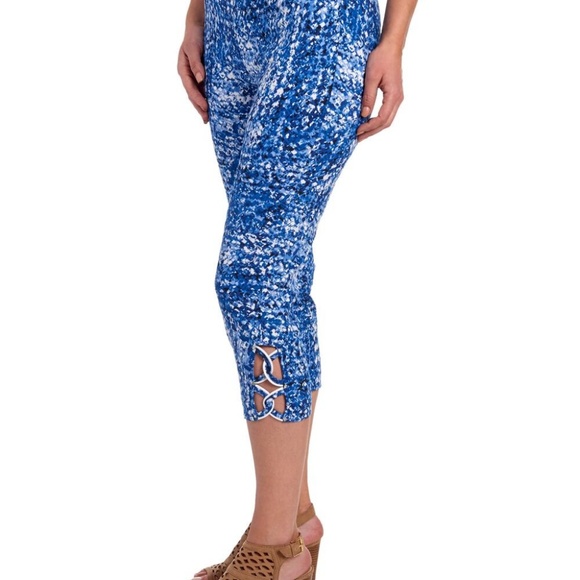 ATTYRE NEW YORK - Picture 2 of 2